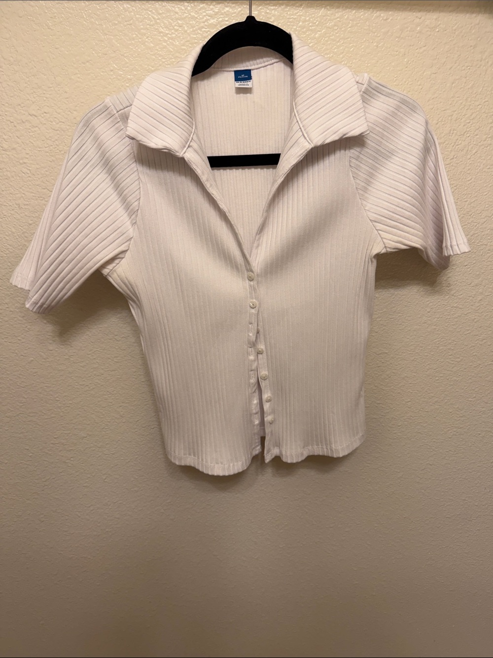 Old Navy White Ribbed low cut Button-Front Collared Short Sleeve Top